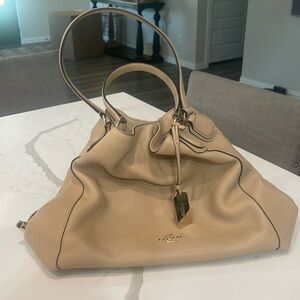 Light tan Coach shoulder purse. Like new, used once.